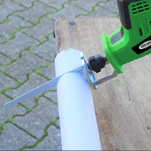 Snažna akumulatorska repna pila za grane